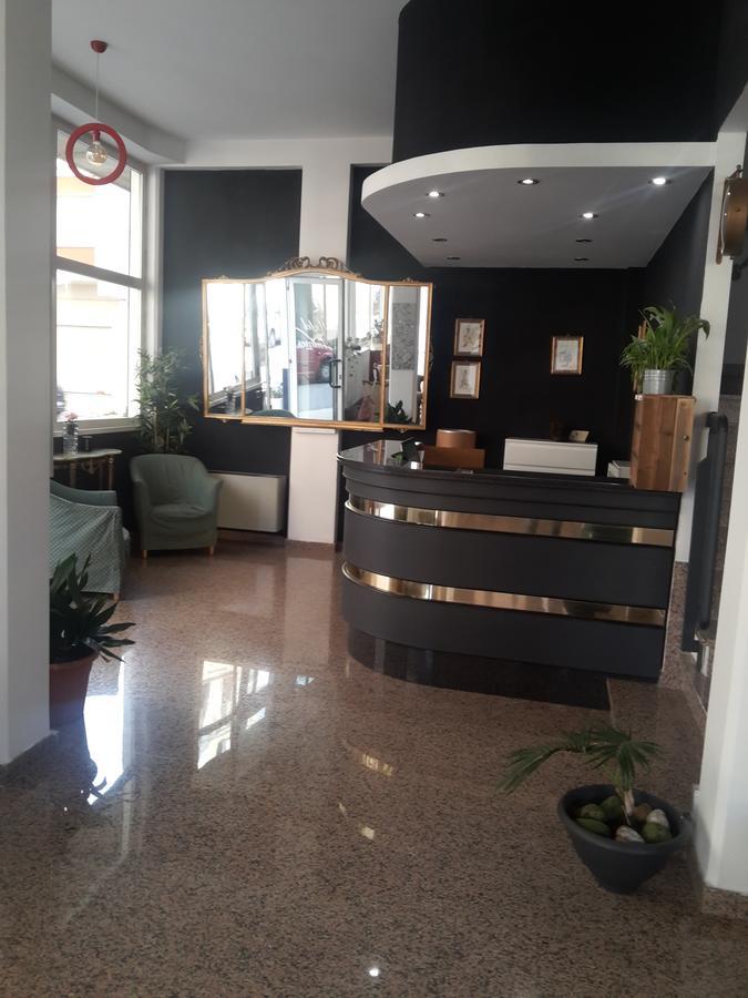 Hotel Antares Garni 길라노바리도 외부 사진